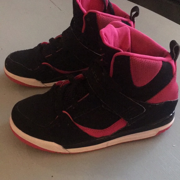 Youth size 3 Jordan’s, gently used - Picture 3 of 5